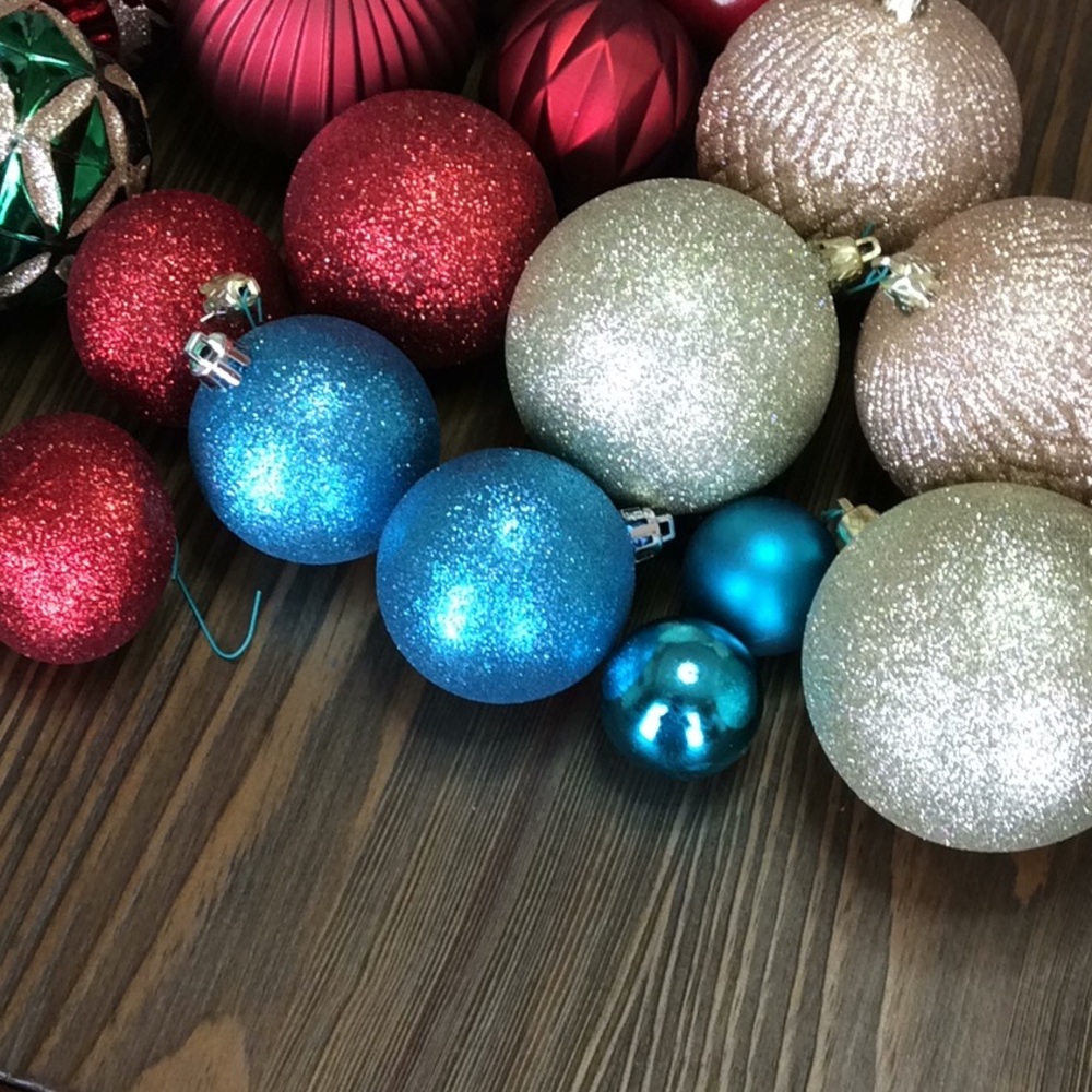 FINAL SALE PRICE Christmas Ornament Lot in Many Colors - Picture 4 of 4